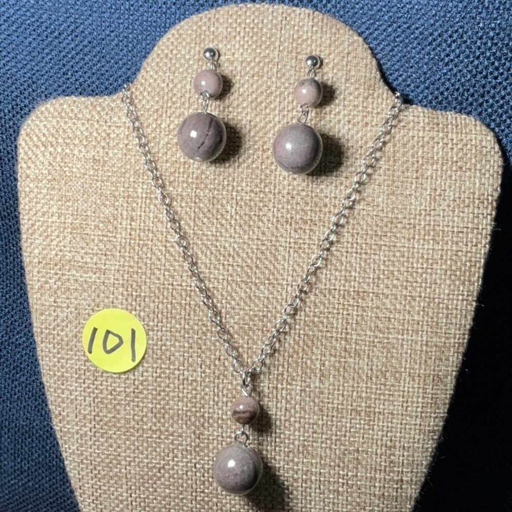 Stone set of Earrings and pendant necklace